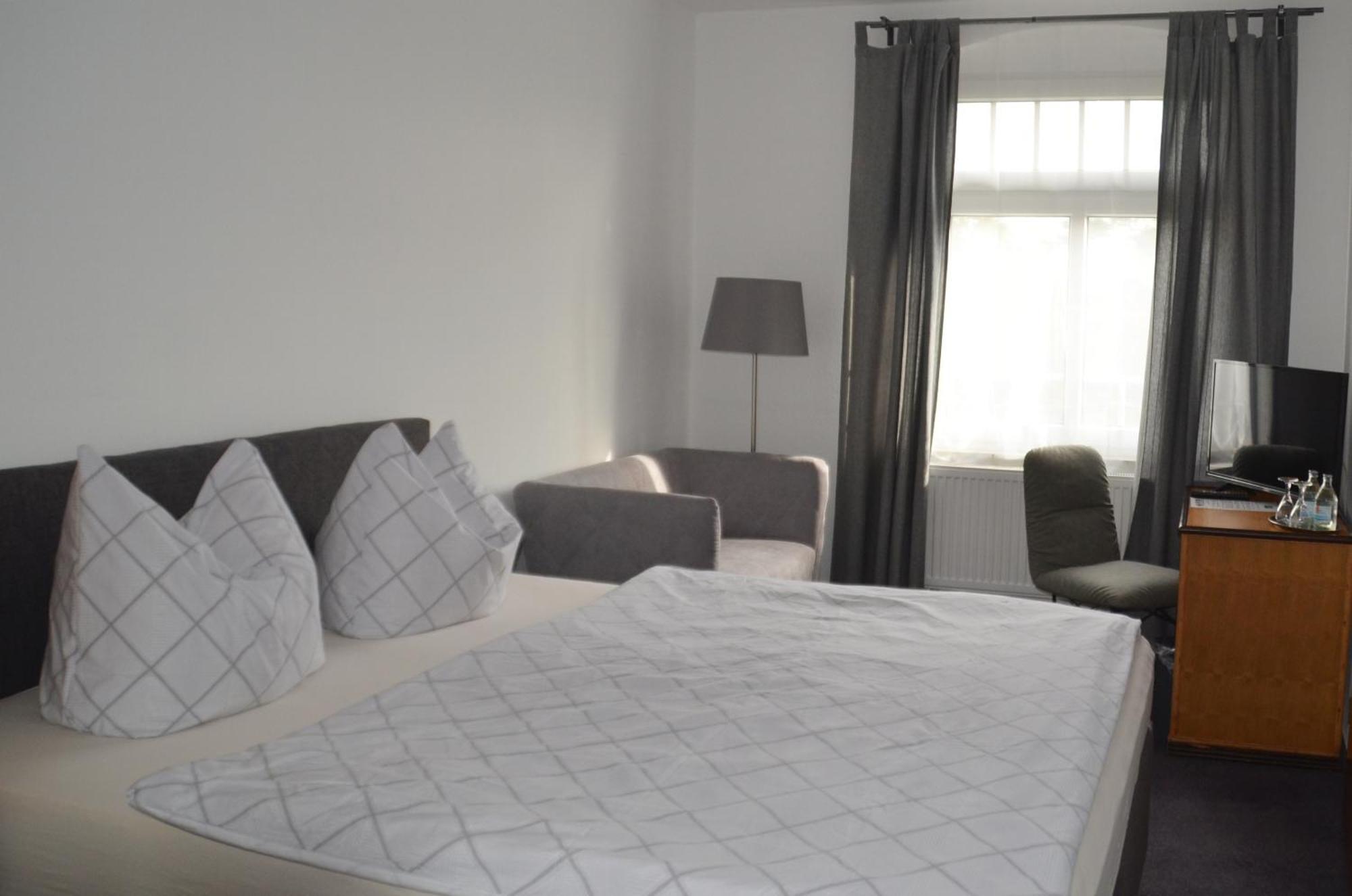 Hotel Zur Koeppe Bad Klosterlausnitz Ngoại thất bức ảnh